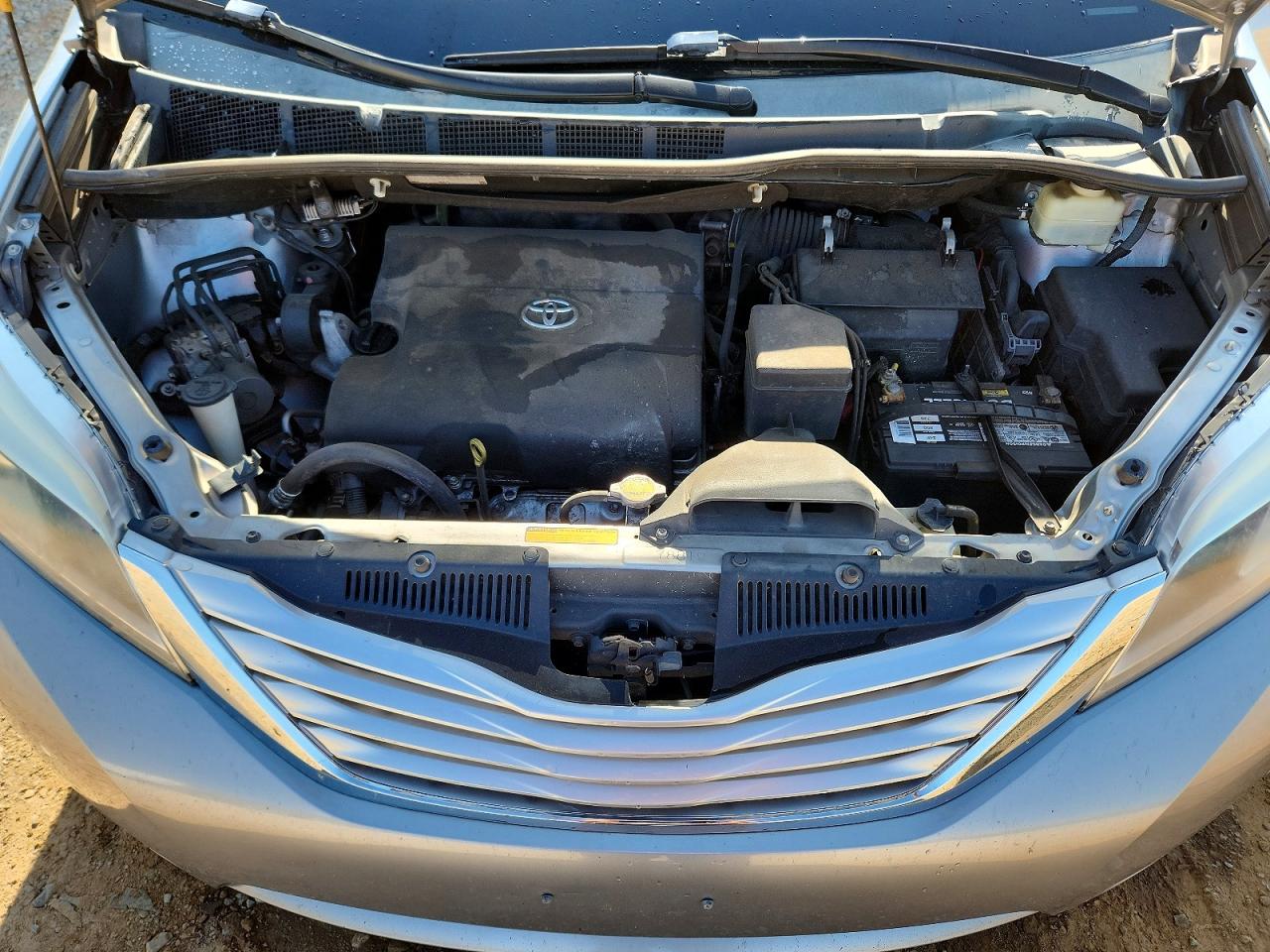 2015 TOYOTA SIENNA LIMITED 7-PASSENGER photo 34