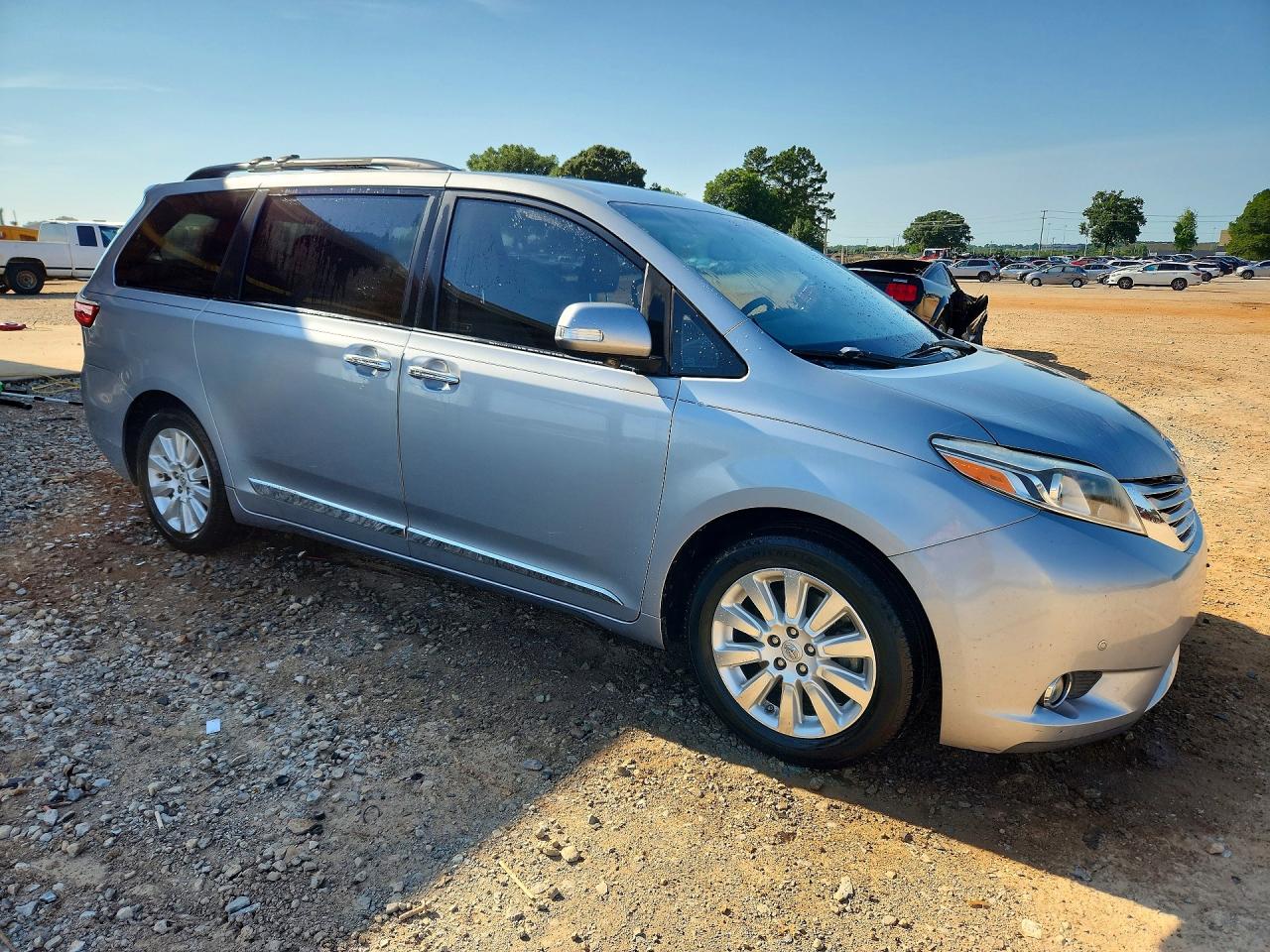 2015 TOYOTA SIENNA LIMITED 7-PASSENGER photo 10
