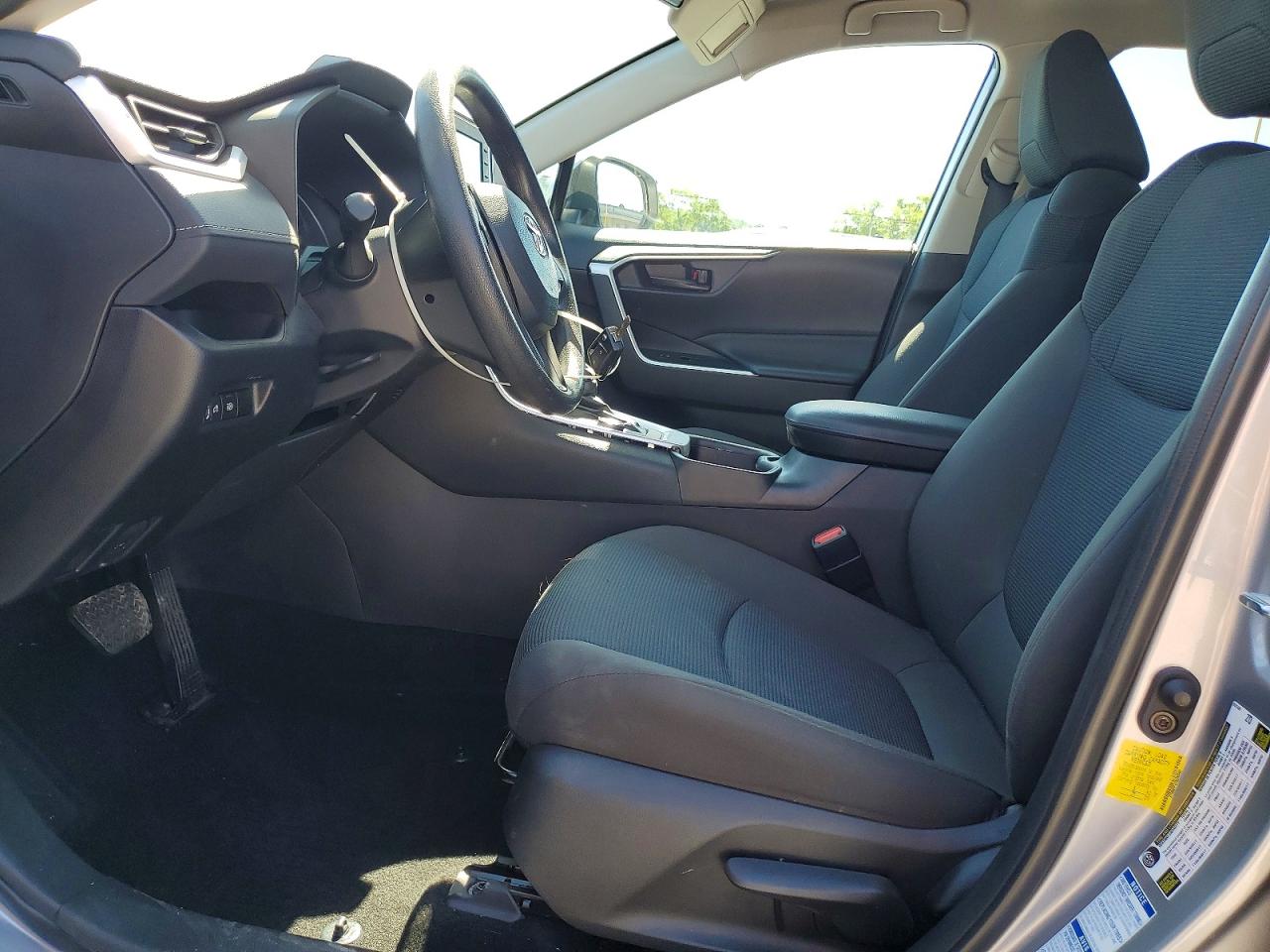2022 TOYOTA RAV4 LE photo 19