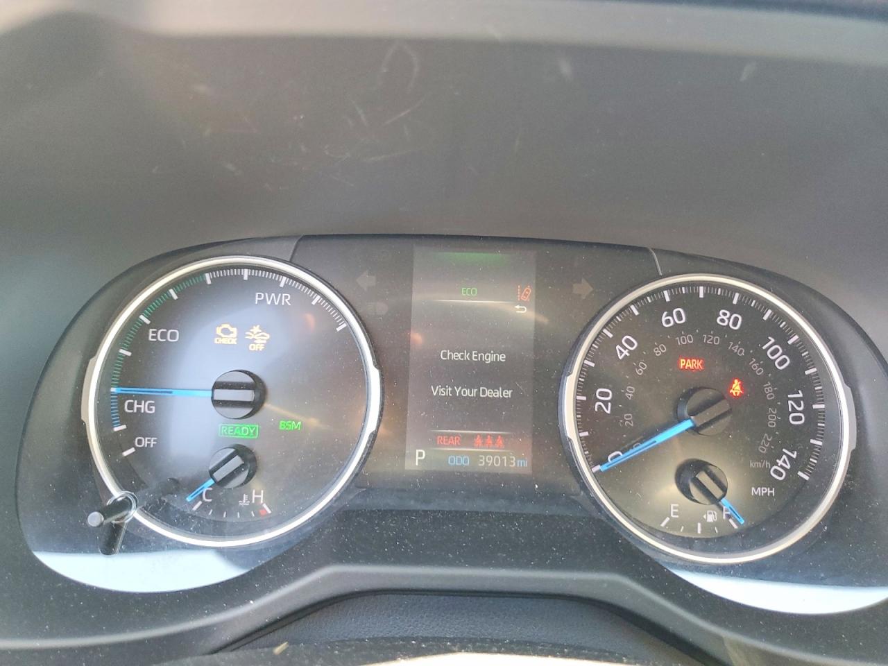 2022 TOYOTA RAV4 LE photo 25