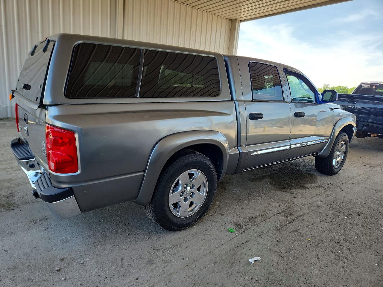 2005 DODGE DAKOTA QUAD LARAMIE photo 5