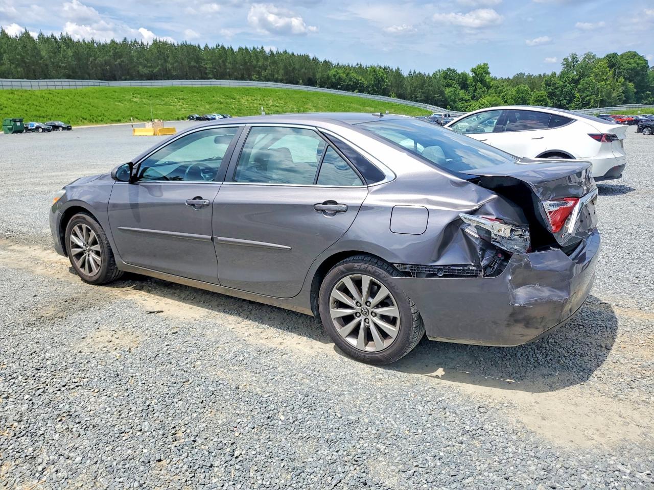 2015 TOYOTA CAMRY XLE V6 photo 4