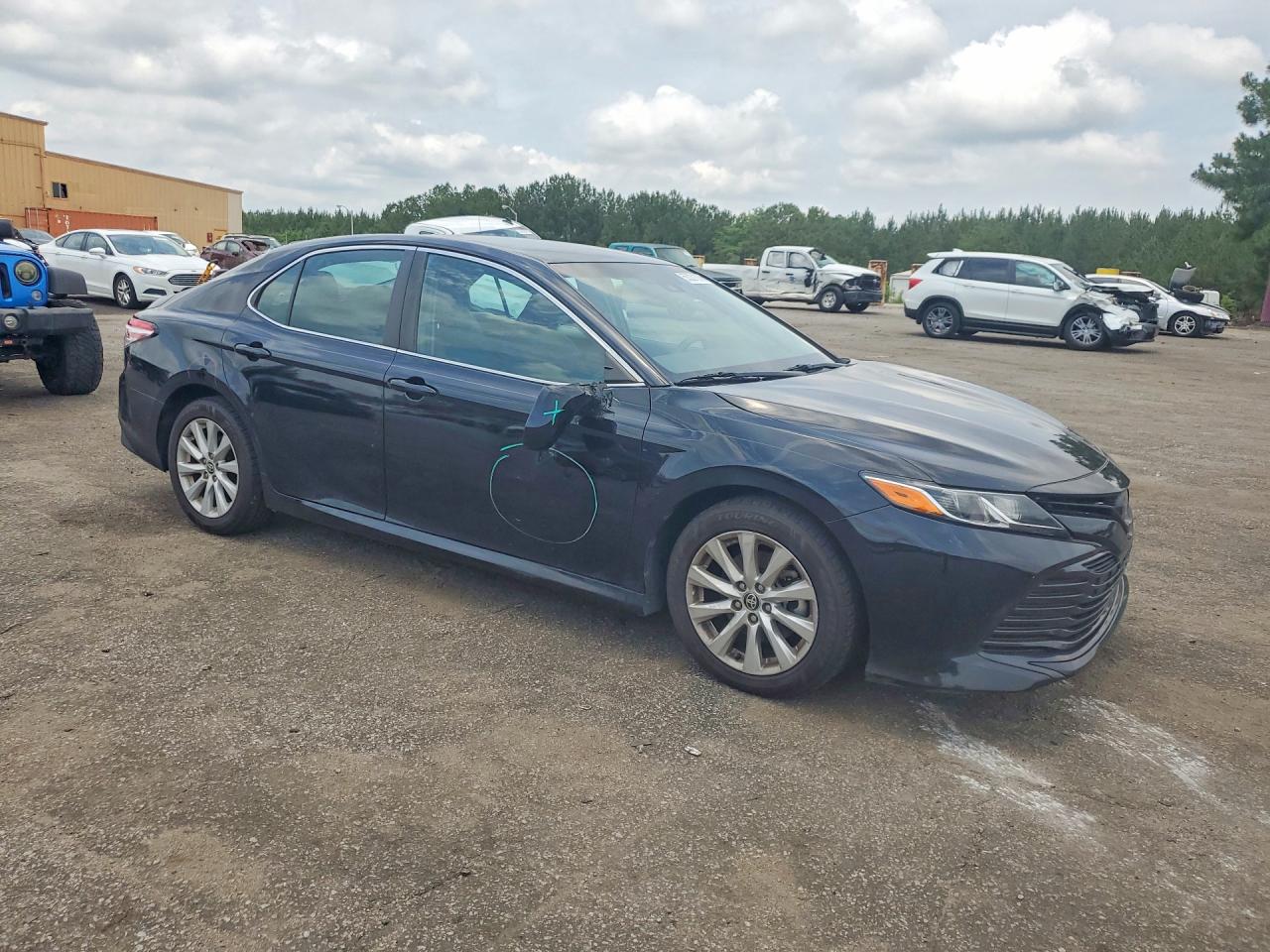2020 TOYOTA CAMRY LE photo 4