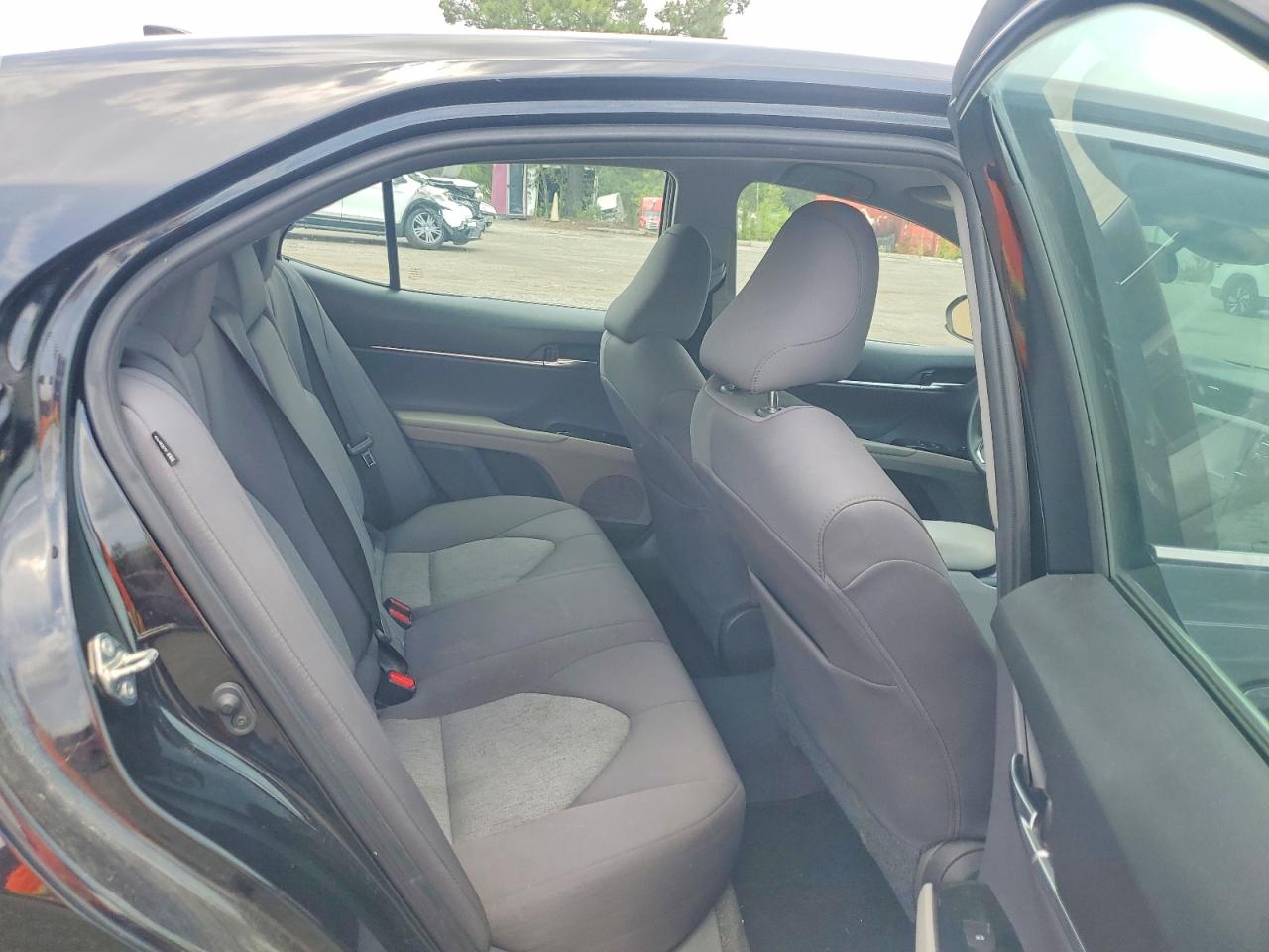 2020 TOYOTA CAMRY LE photo 10