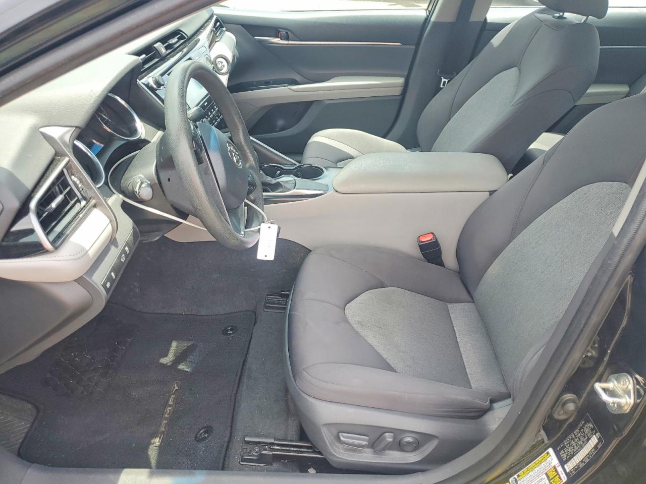 2020 TOYOTA CAMRY LE photo 7