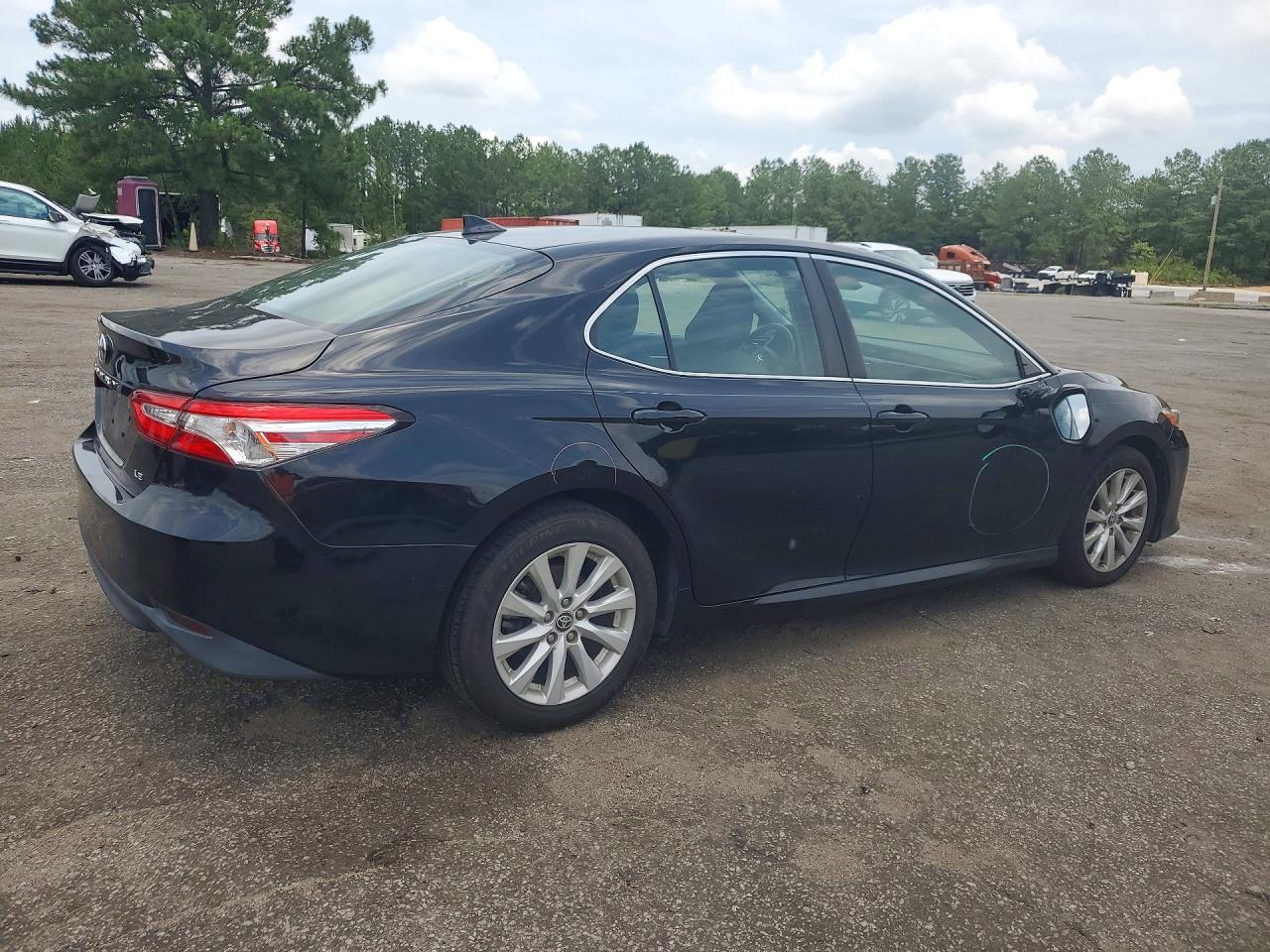 2020 TOYOTA CAMRY LE photo 3