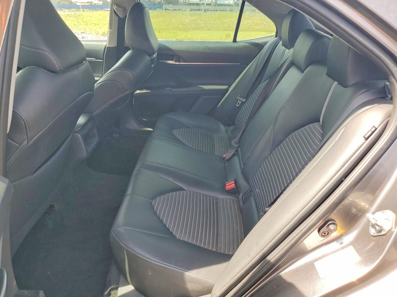 2018 TOYOTA CAMRY SE photo 10