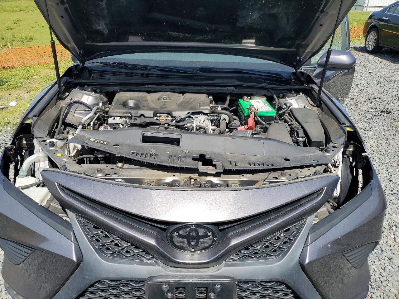 2018 TOYOTA CAMRY SE photo 11