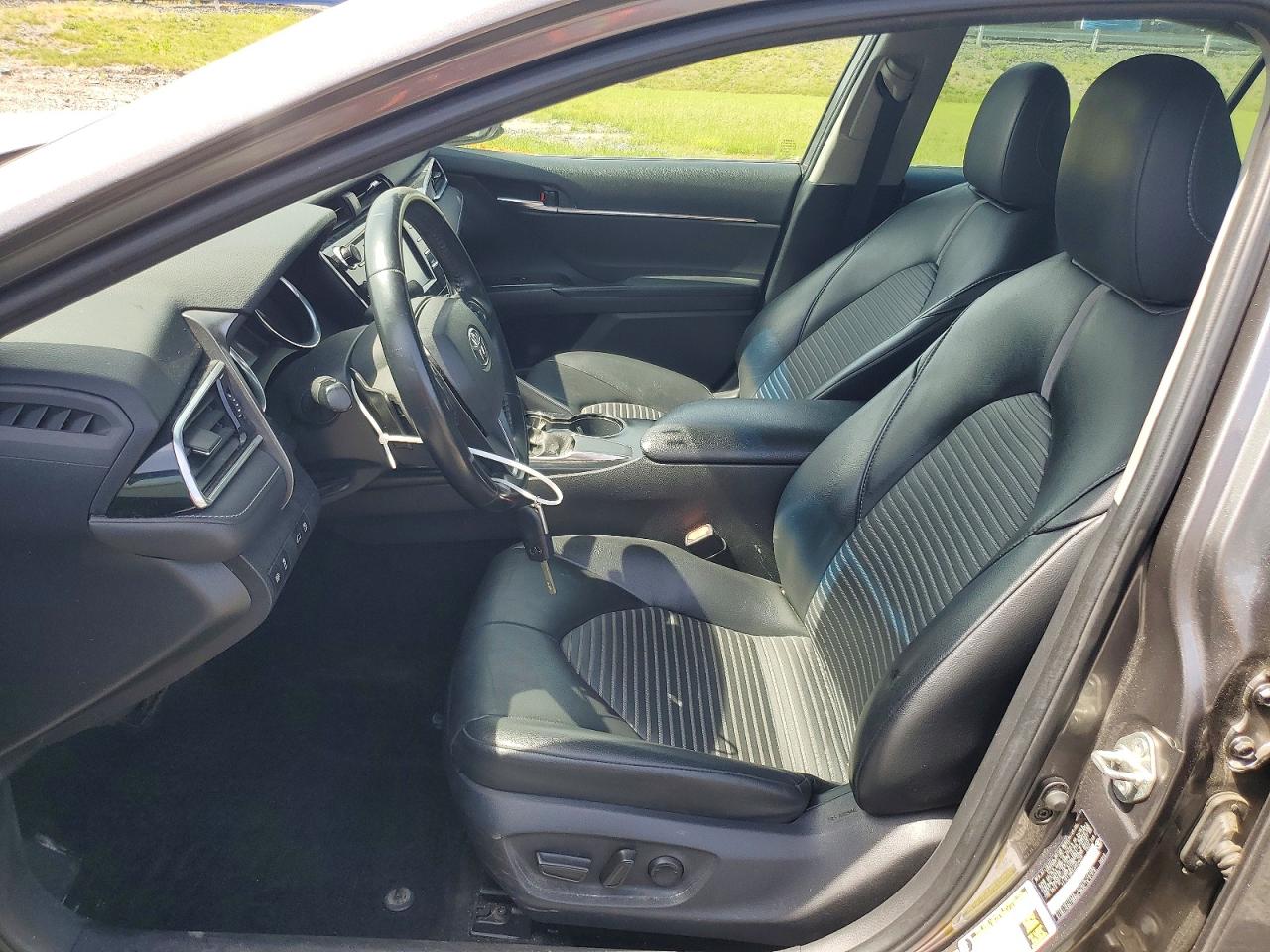 2018 TOYOTA CAMRY SE photo 7