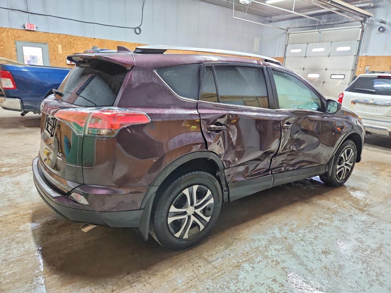 2018 TOYOTA RAV4 LE photo 5