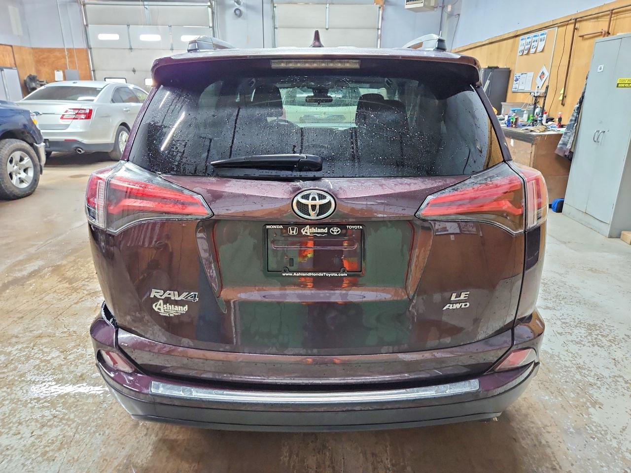 2018 TOYOTA RAV4 LE photo 11
