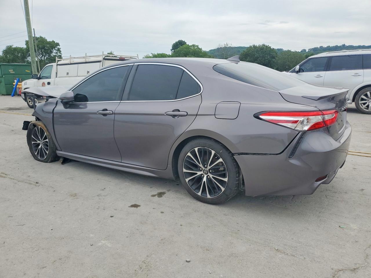 2020 TOYOTA CAMRY SE photo 3