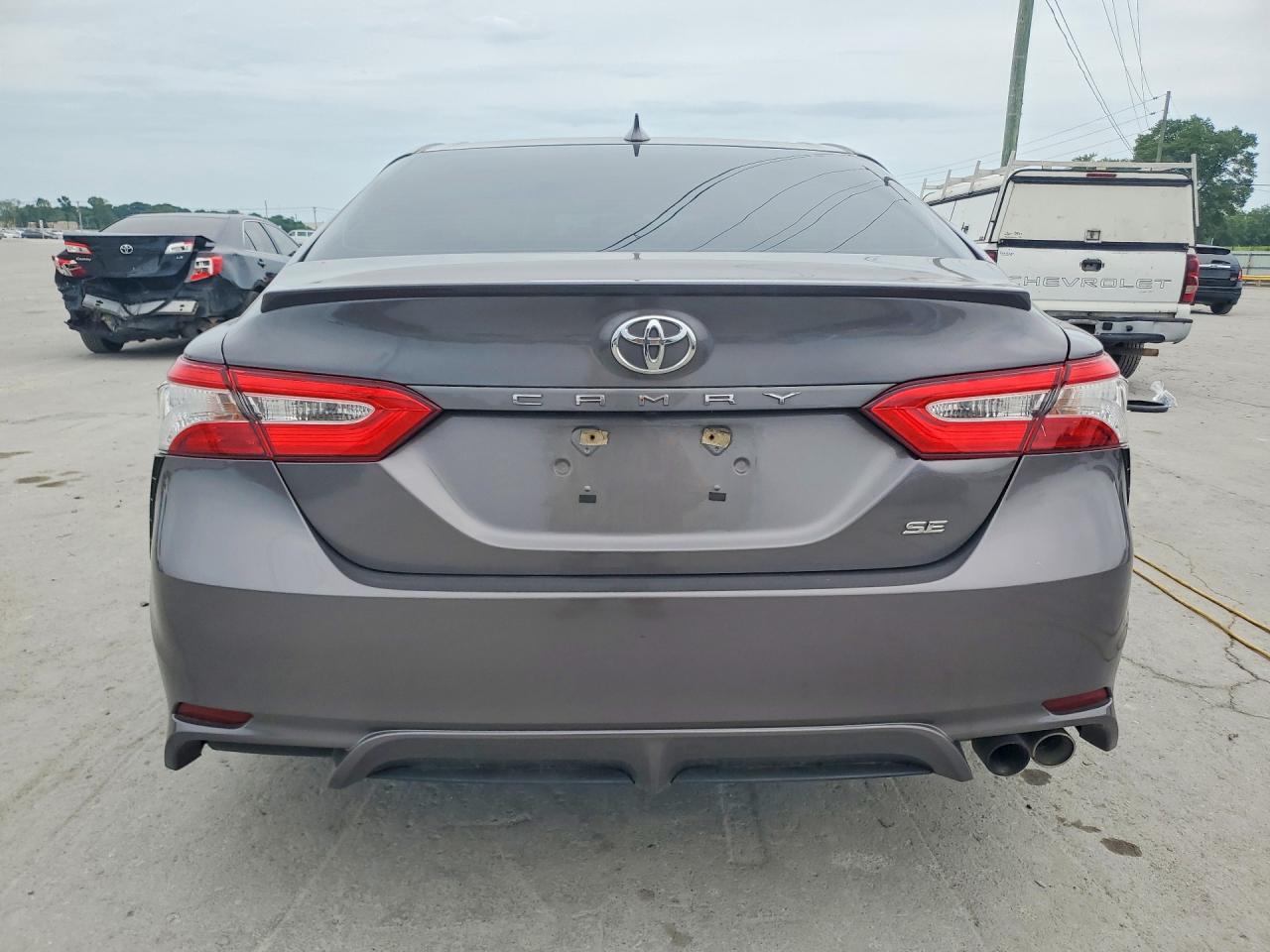 2020 TOYOTA CAMRY SE photo 11
