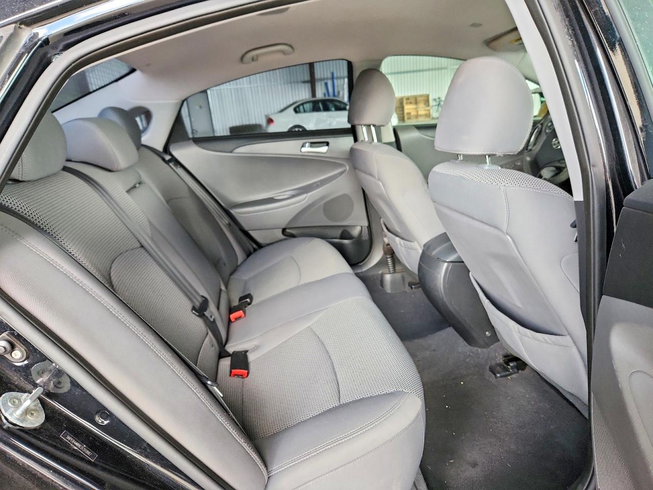 2012 HYUNDAI SONATA GLS photo 19