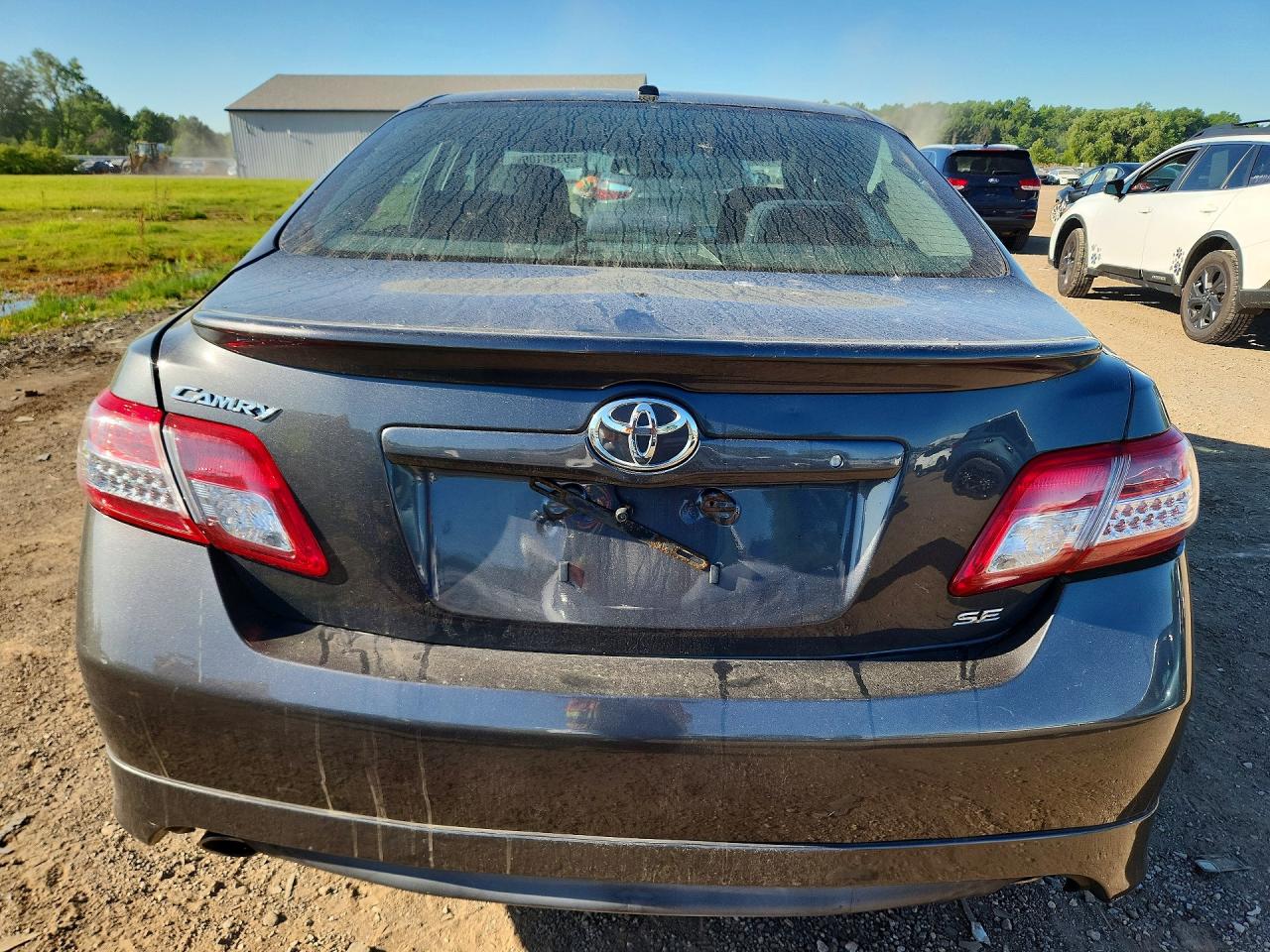2011 TOYOTA CAMRY SE photo 11