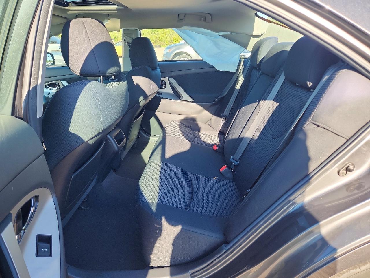 2011 TOYOTA CAMRY SE photo 19