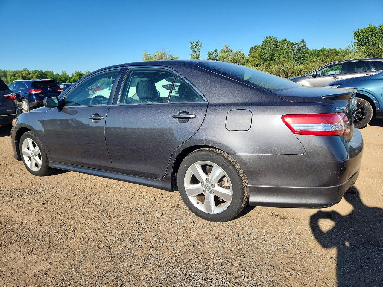 2011 TOYOTA CAMRY SE photo 3