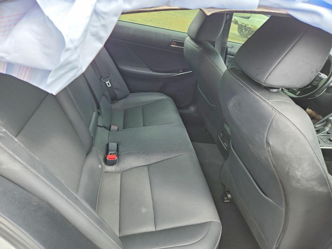 2021 LEXUS IS 300 photo 19