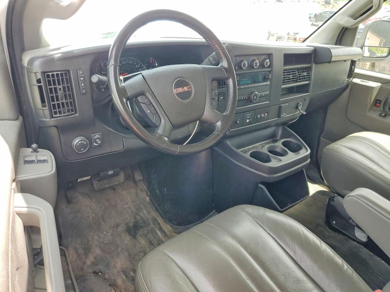 2022 GMC SAVANA G2500 photo 8