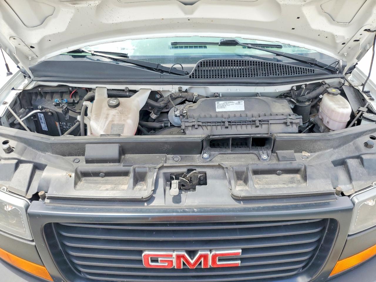 2022 GMC SAVANA G2500 photo 12