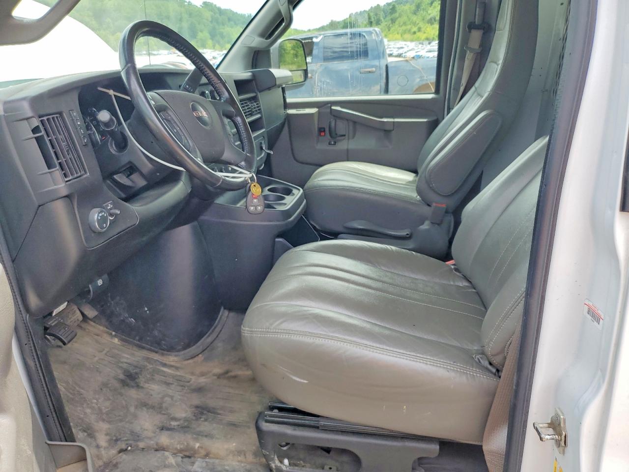 2022 GMC SAVANA G2500 photo 7