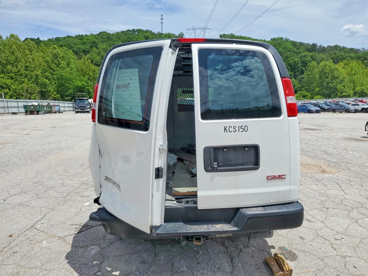 2022 GMC SAVANA G2500 photo 6