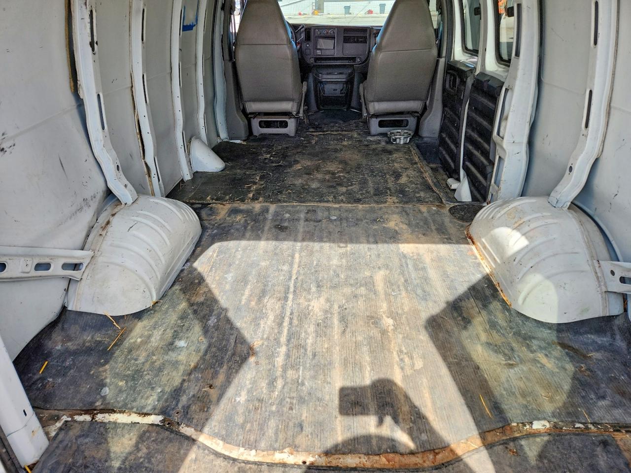 2003 GMC SAVANA G3500 DELIVERY VAN photo 19