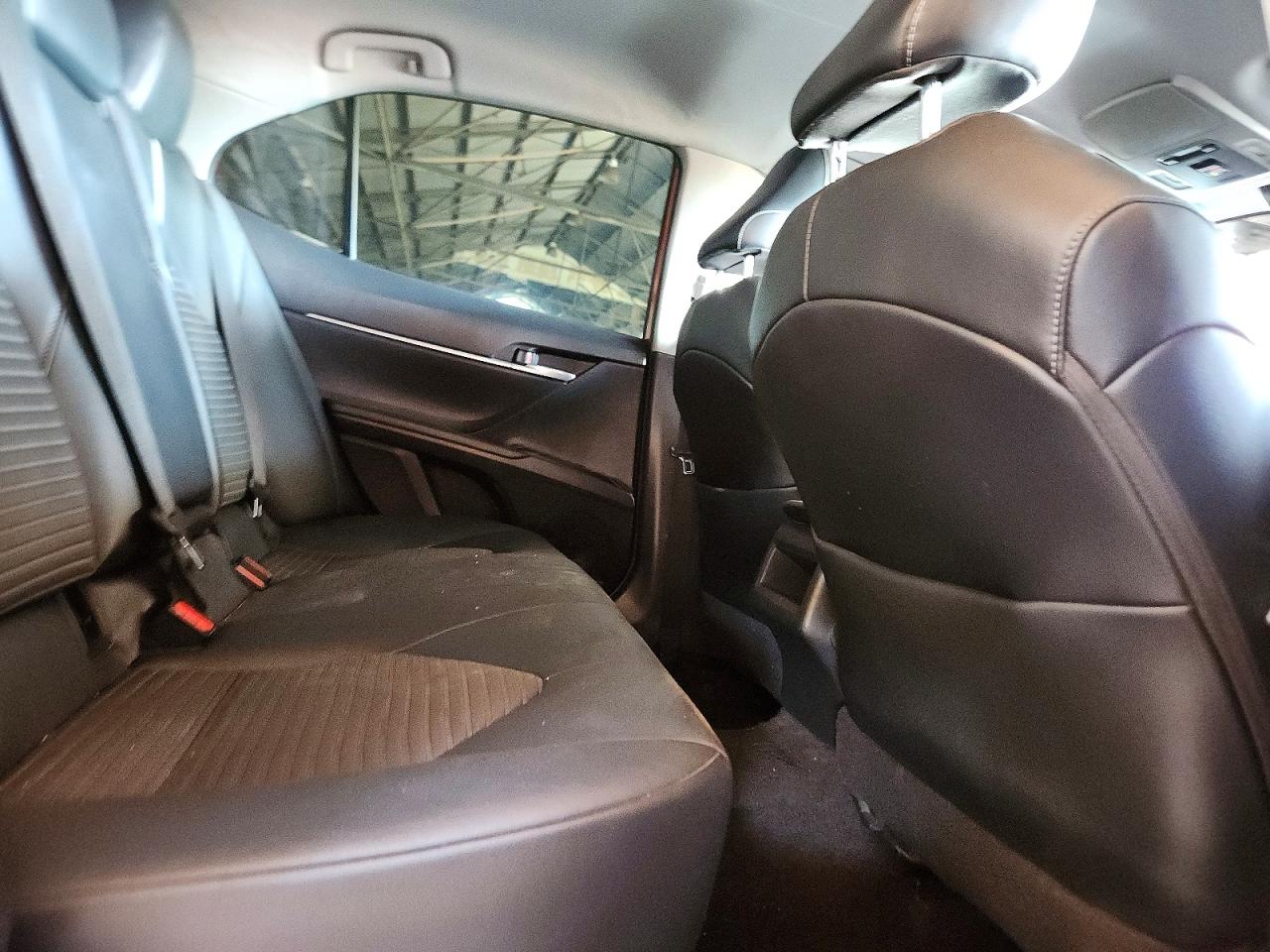 2020 TOYOTA CAMRY SE photo 19