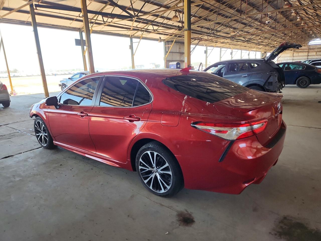 2020 TOYOTA CAMRY SE photo 3
