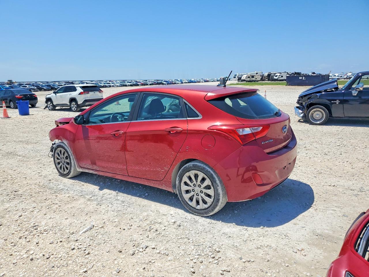 2017 HYUNDAI ELANTRA GT BASE photo 2
