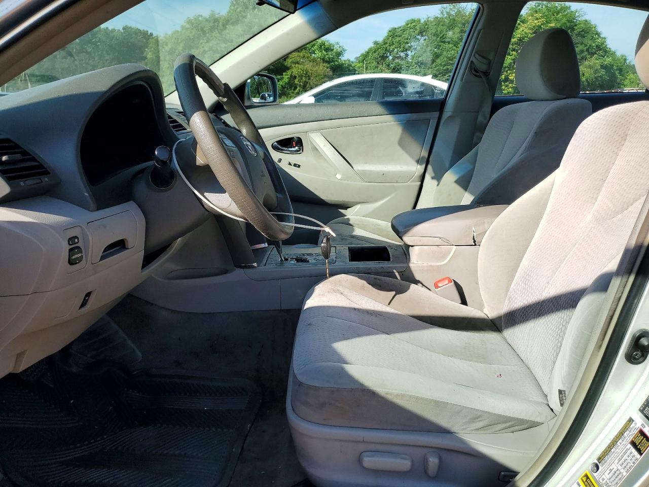 2011 TOYOTA CAMRY LE photo 13