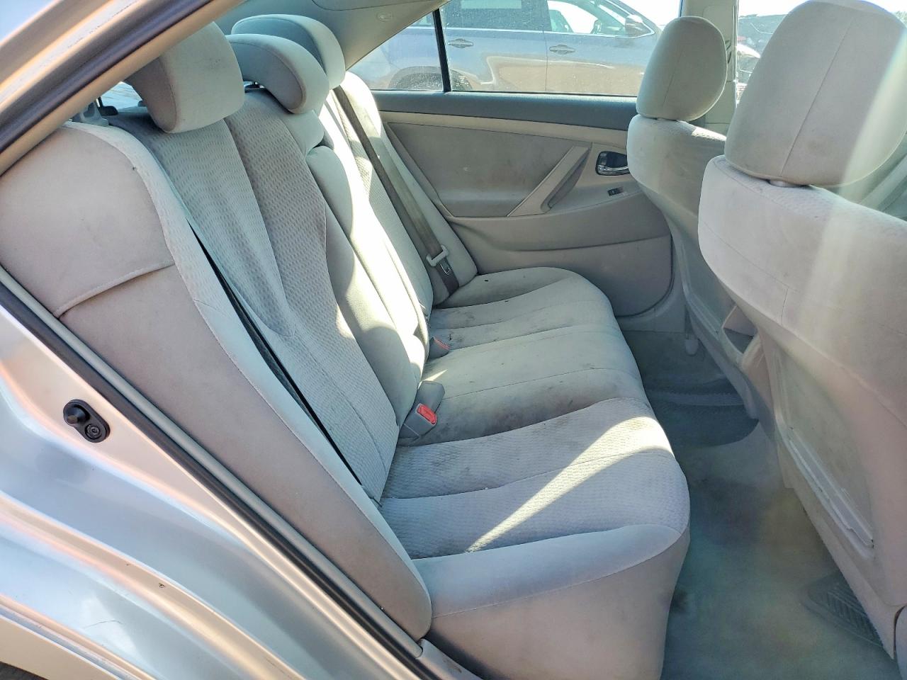 2011 TOYOTA CAMRY LE photo 19