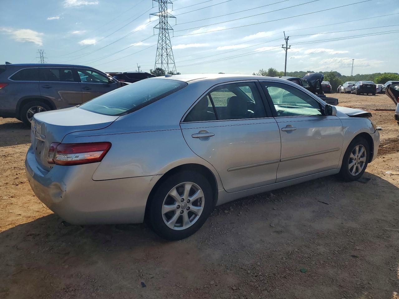 2011 TOYOTA CAMRY LE photo 5