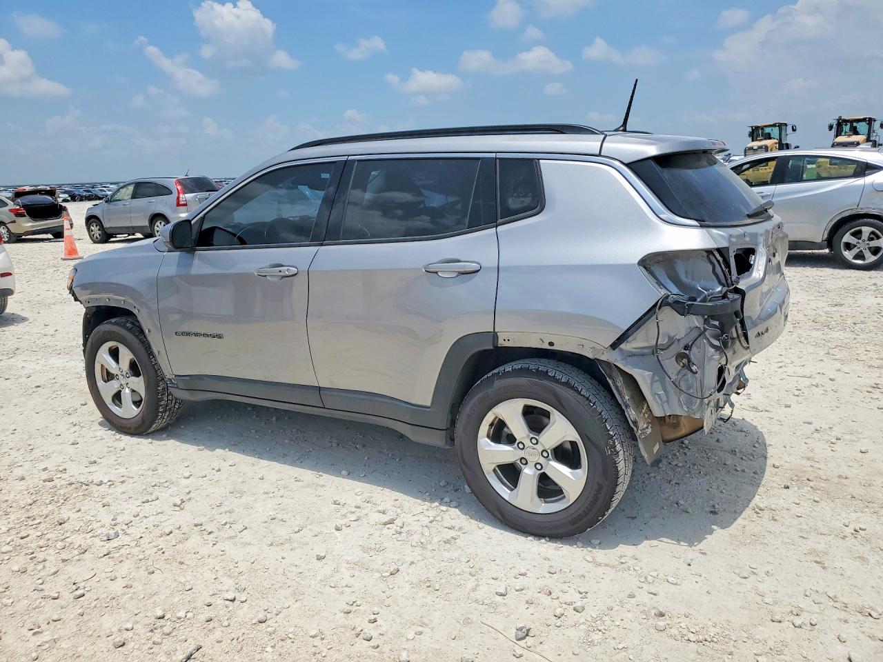 2017 JEEP COMPASS LATITUDE photo 3