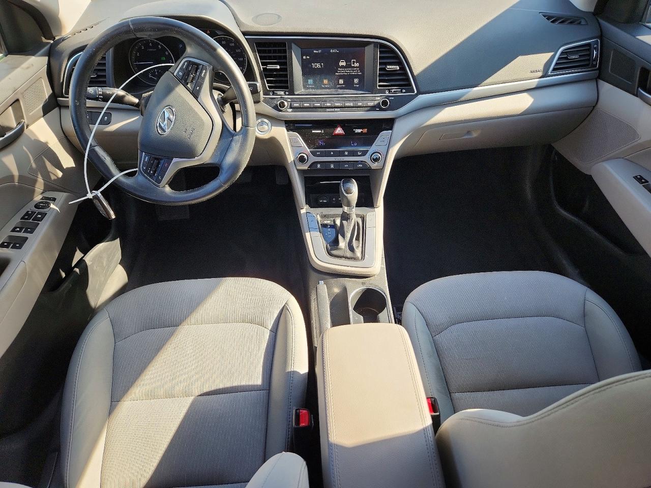 2017 HYUNDAI ELANTRA SE photo 8