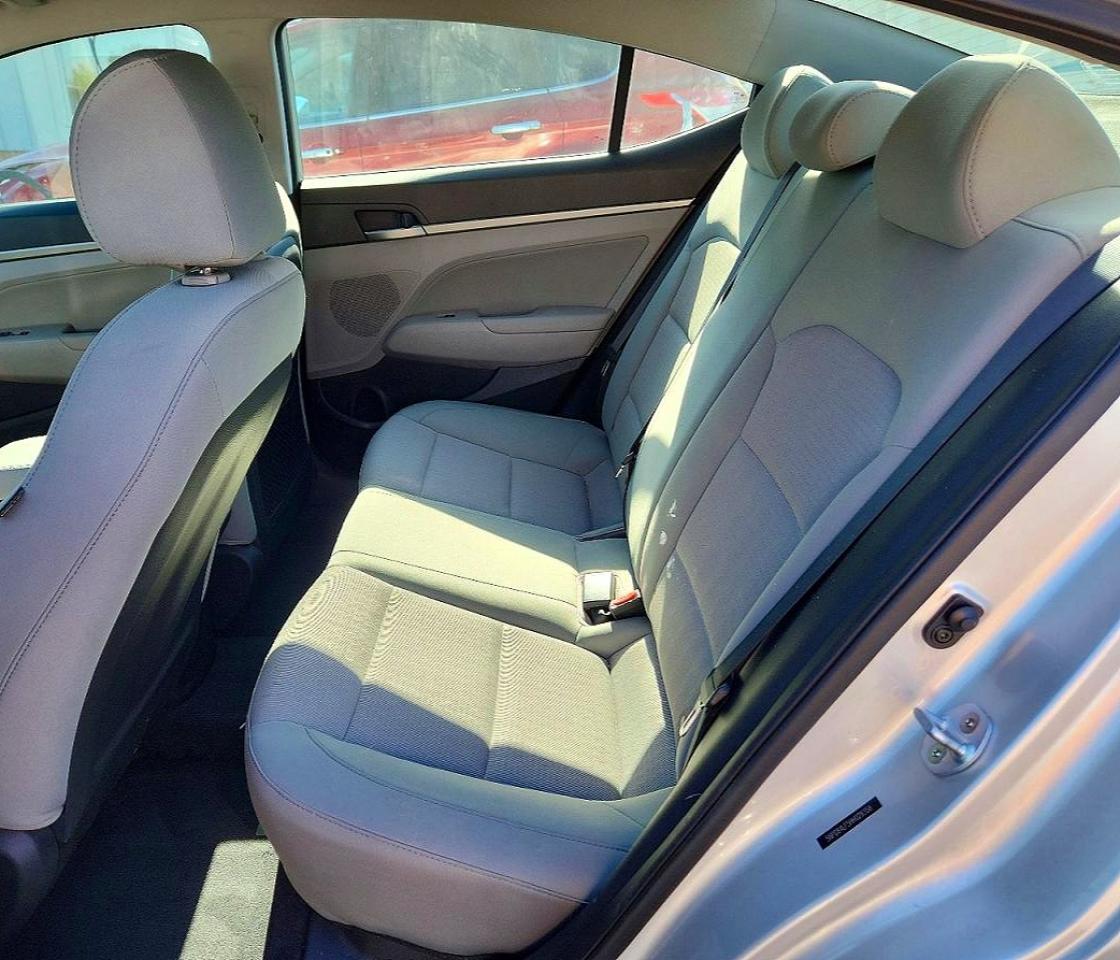 2017 HYUNDAI ELANTRA SE photo 10