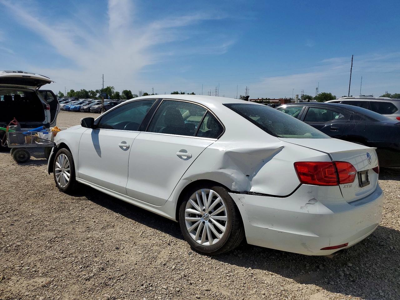 2014 VOLKSWAGEN JETTA SEL photo 2