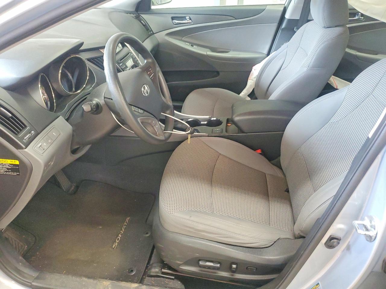 2013 HYUNDAI SONATA GLS photo 13