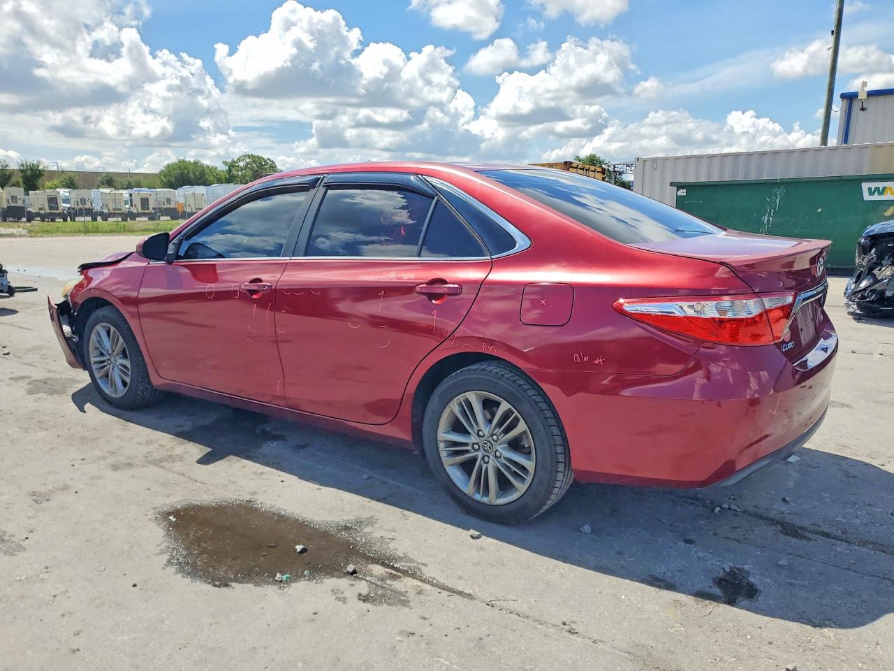 2017 TOYOTA CAMRY SE photo 3