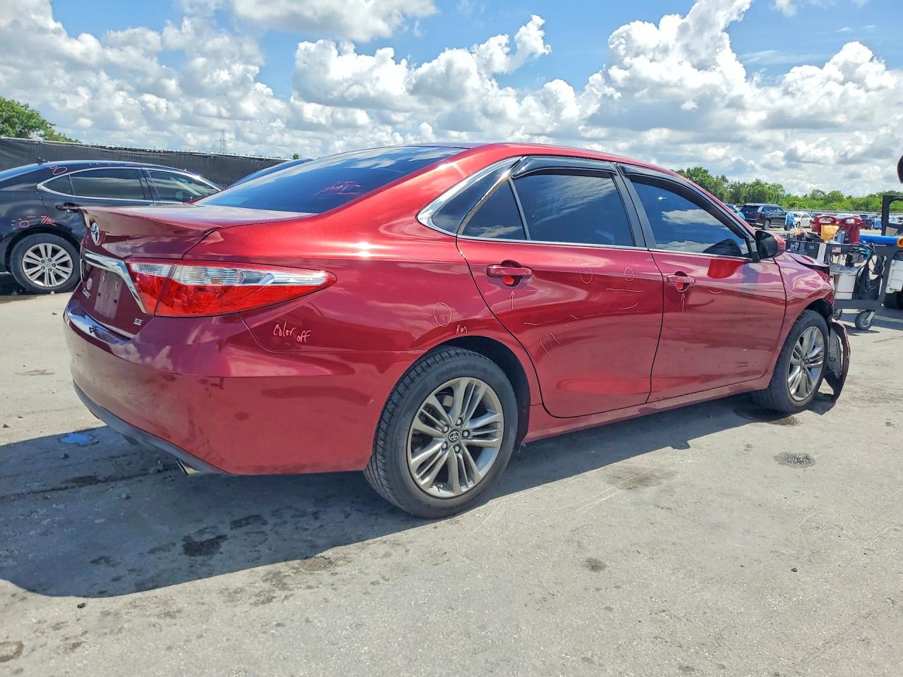 2017 TOYOTA CAMRY SE photo 5