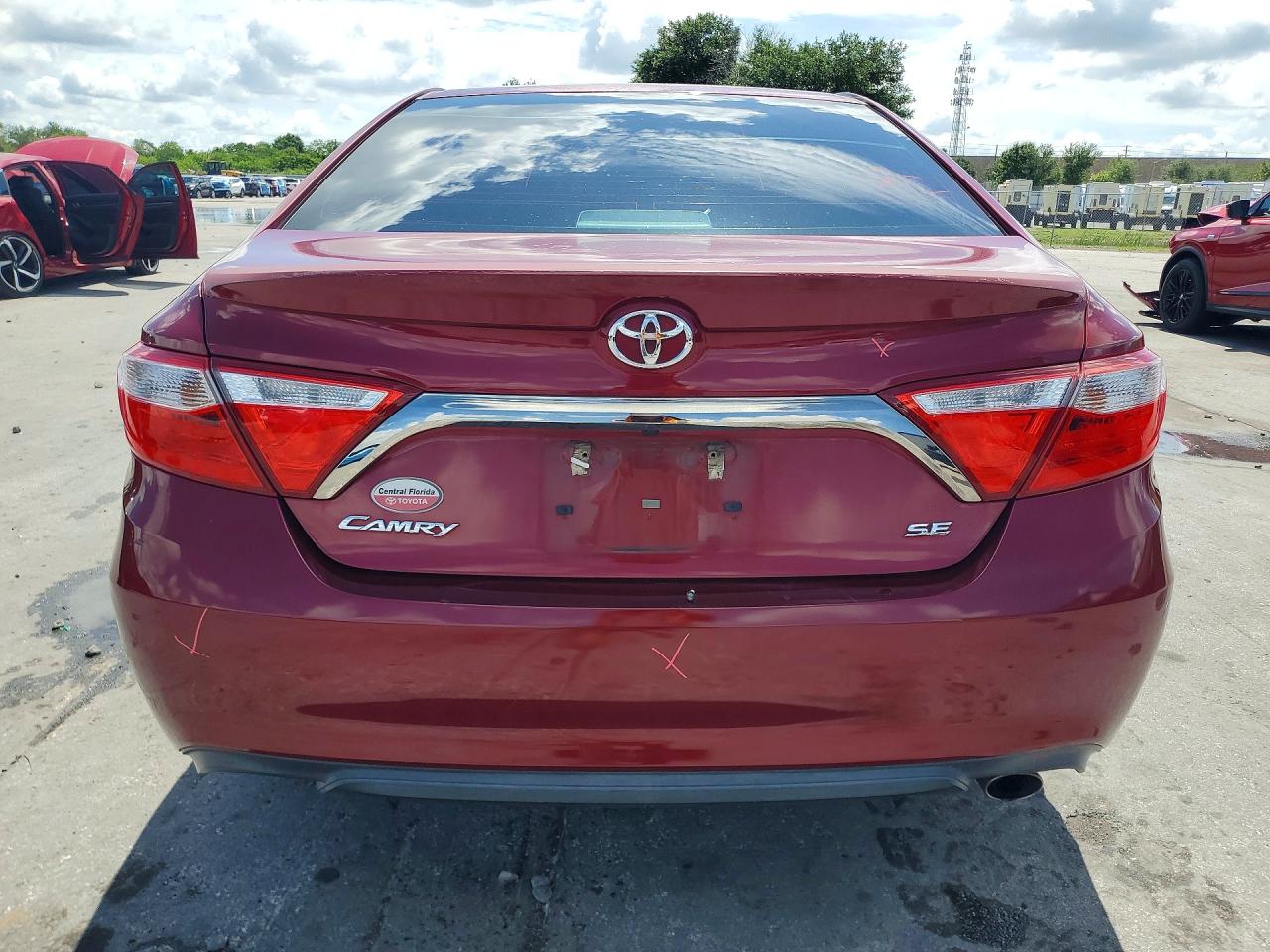 2017 TOYOTA CAMRY SE photo 11