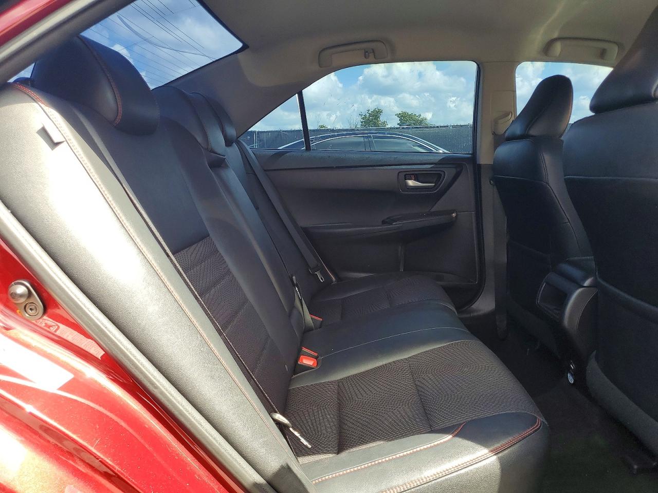 2017 TOYOTA CAMRY SE photo 19