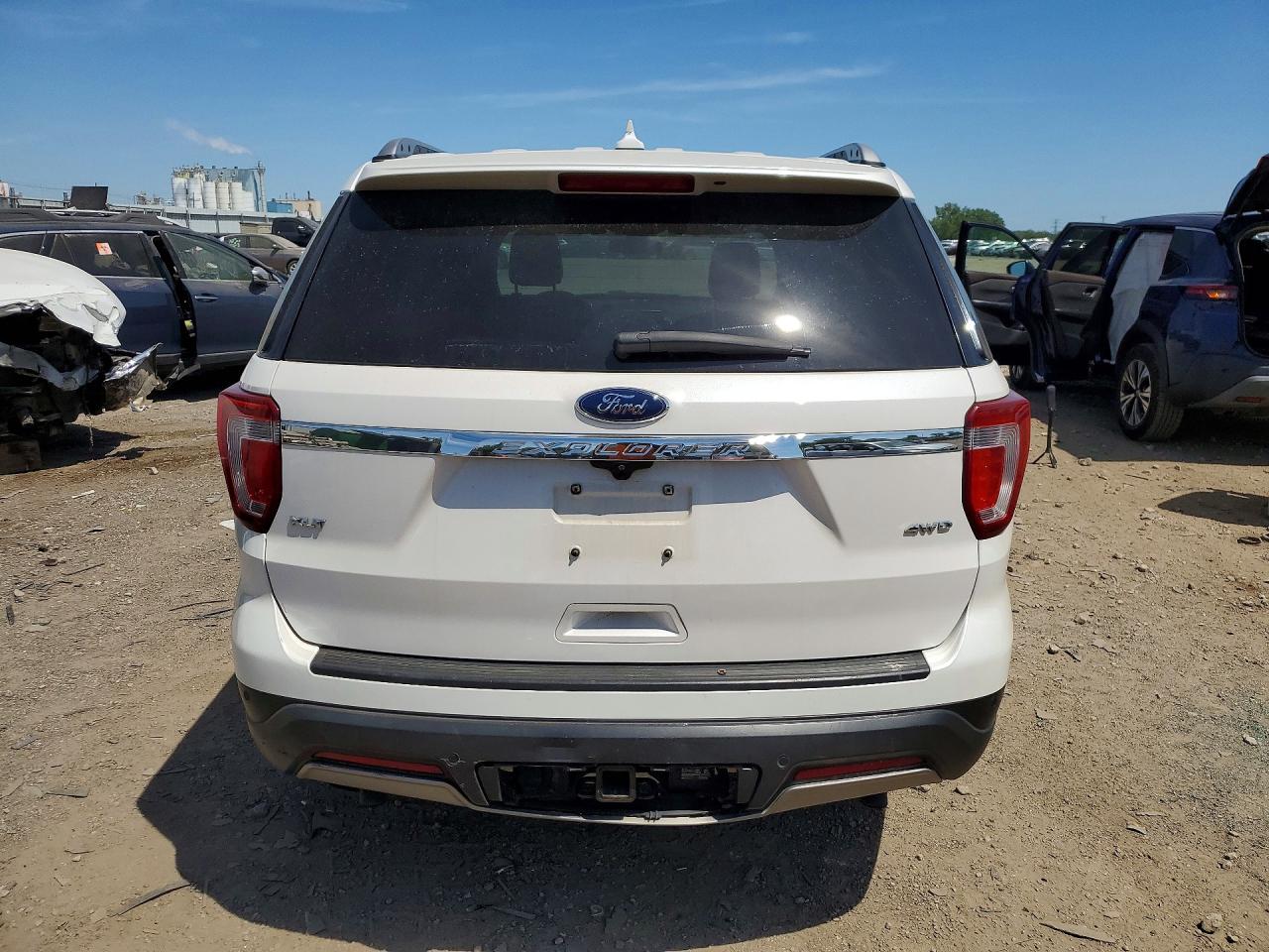 2019 FORD EXPLORER XLT photo 11