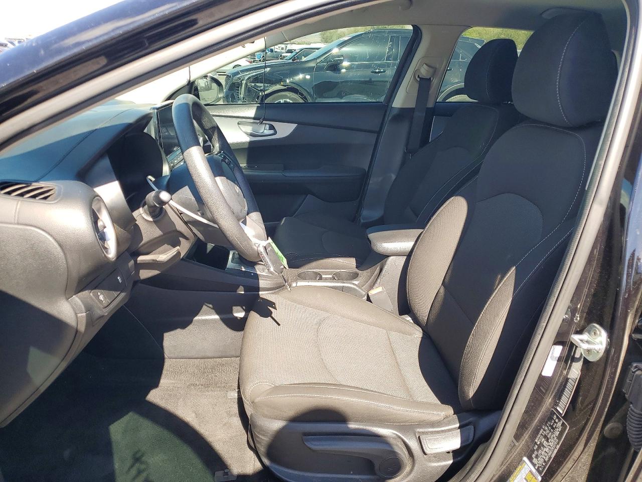 2023 KIA FORTE LX photo 7