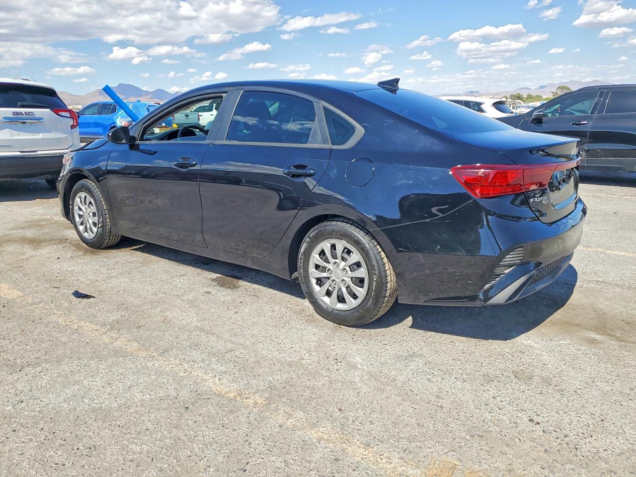 2023 KIA FORTE LX photo 2