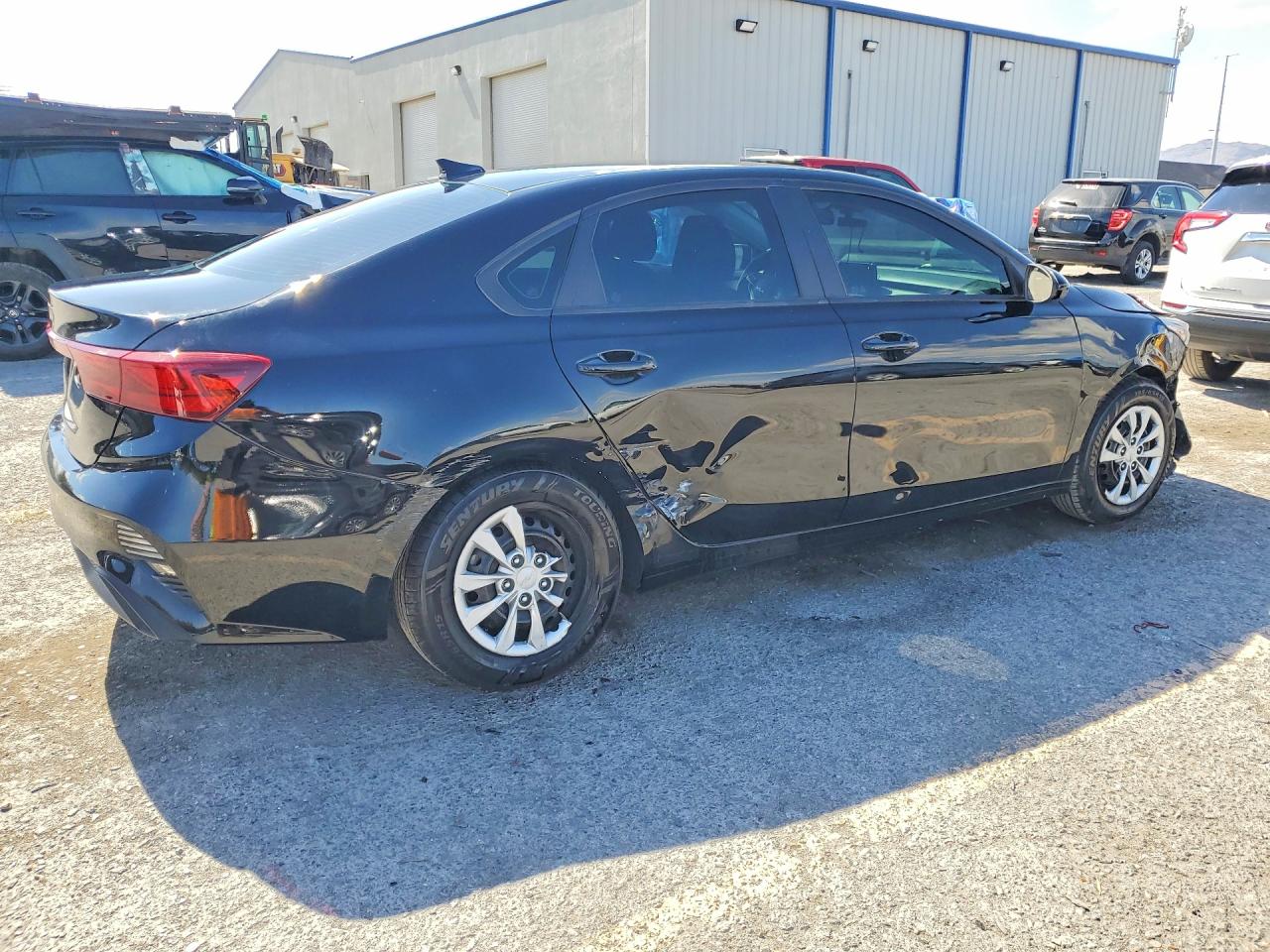 2023 KIA FORTE LX photo 3