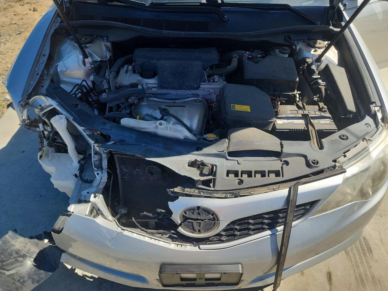 2014 TOYOTA CAMRY SE photo 21