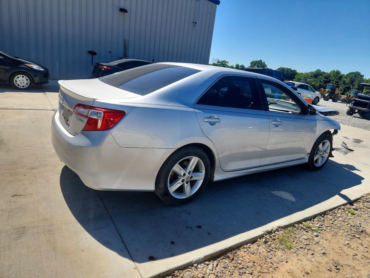 2014 TOYOTA CAMRY SE photo 5