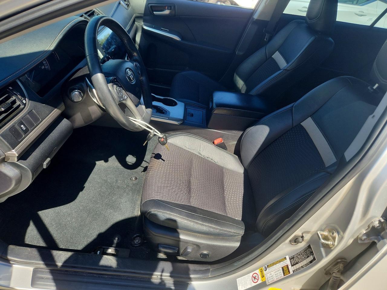 2014 TOYOTA CAMRY SE photo 13