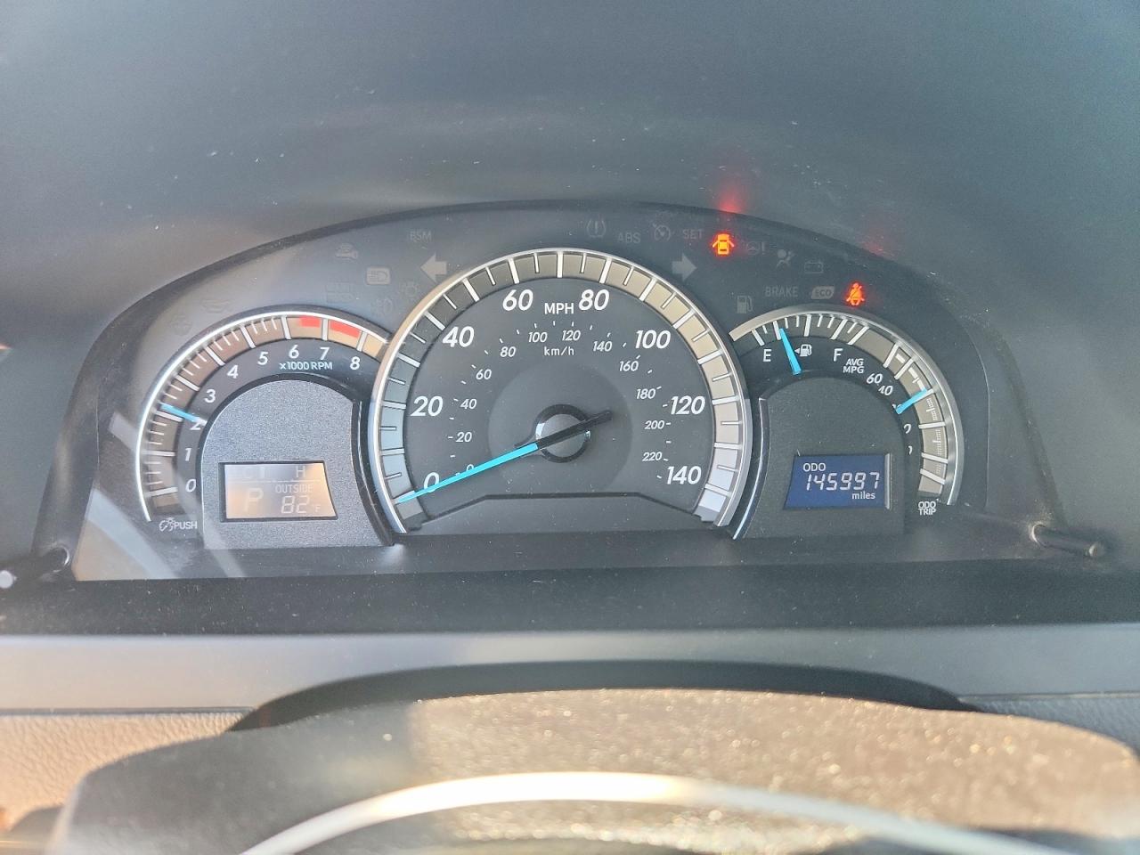 2014 TOYOTA CAMRY SE photo 17